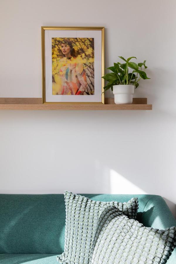 Studio 8 I One Bedroom Apartment I Airport I Therme Otopeni Bagian luar foto