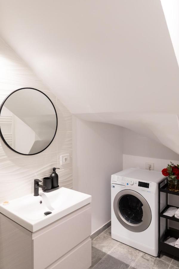 Studio 8 I One Bedroom Apartment I Airport I Therme Otopeni Bagian luar foto