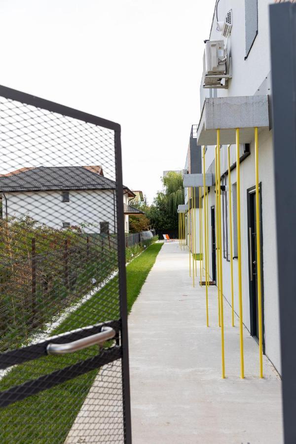 Studio 8 I One Bedroom Apartment I Airport I Therme Otopeni Bagian luar foto